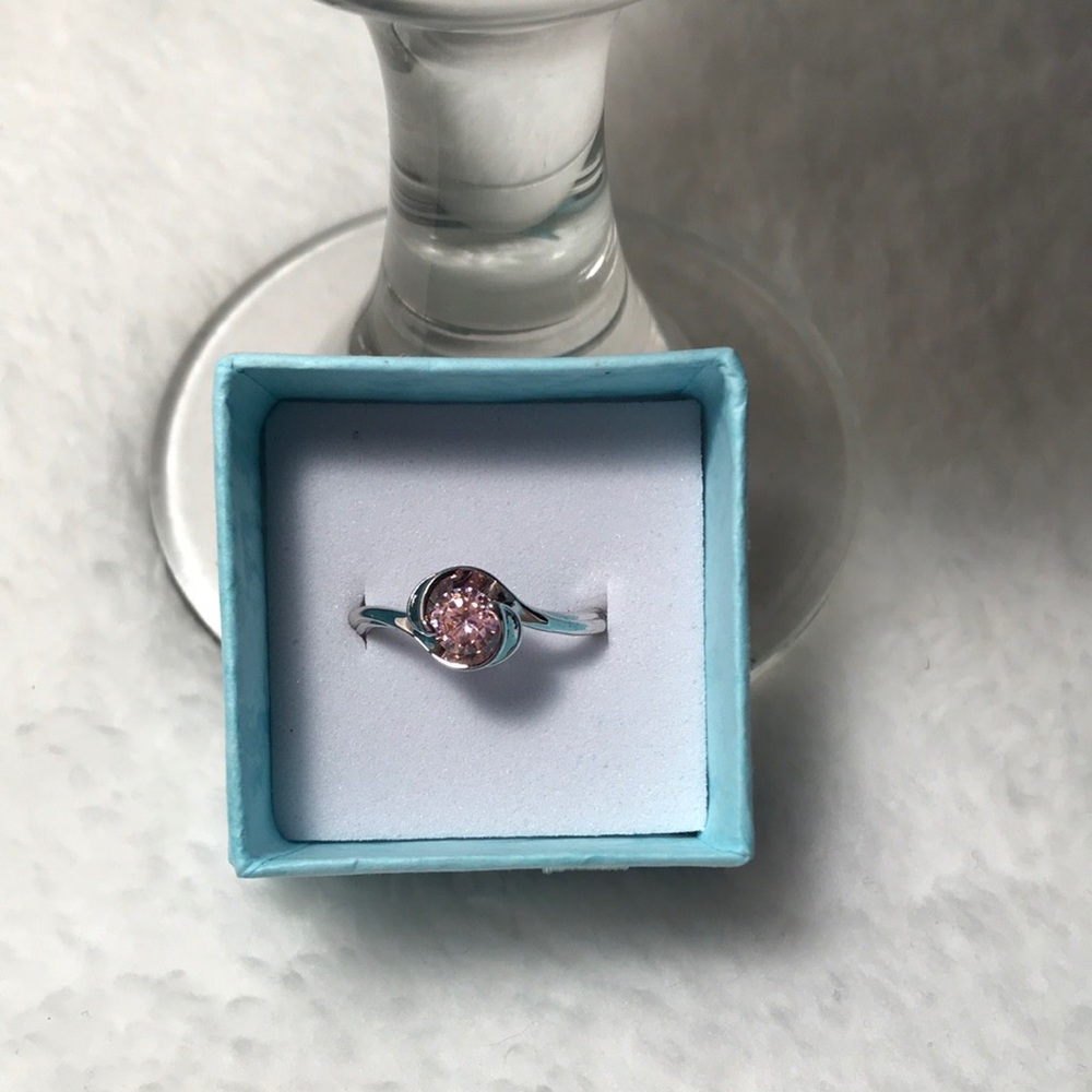 Lovely Ring    NWOT